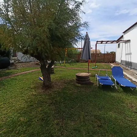 Vila. Dionysos בית נופש *