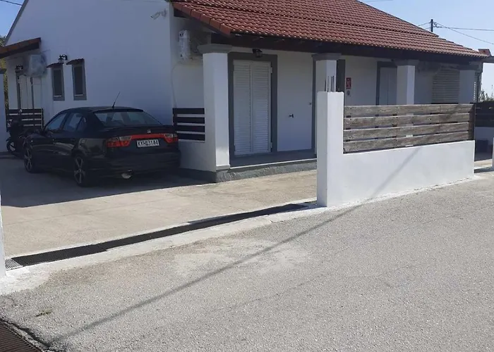 別荘 Vila. Dionysos アギオス・ゲオルギオス