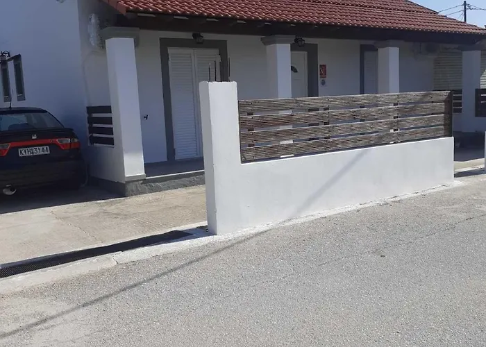 Vila. Dionysos آغيوس غيوريوس